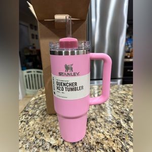 Brand new Stanley 30oz 2.0 in Sizzling pink